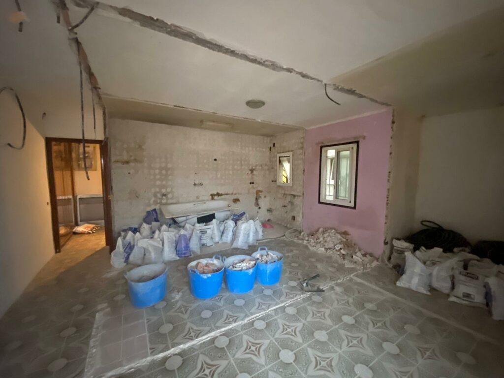Reforma Integral Low Cost para Alquilar en Hospitalet de Llobregat Una renovación inteligente que maximiza espacio, luz y estilo