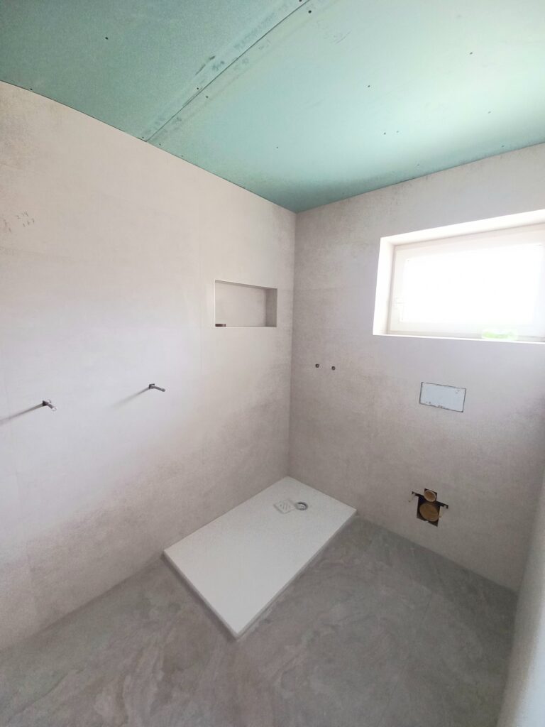 De baños comunes a espacios únicos: la transformación de Enric & Marta en Esparraguera