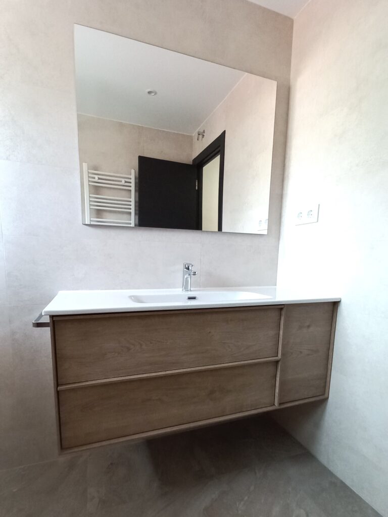 De baños comunes a espacios únicos: la transformación de Enric & Marta en Esparraguera
