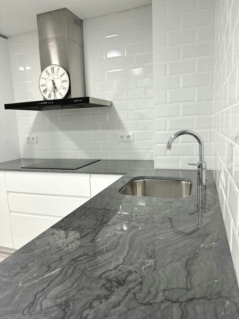 Cocina renovada y funcional en Rubí