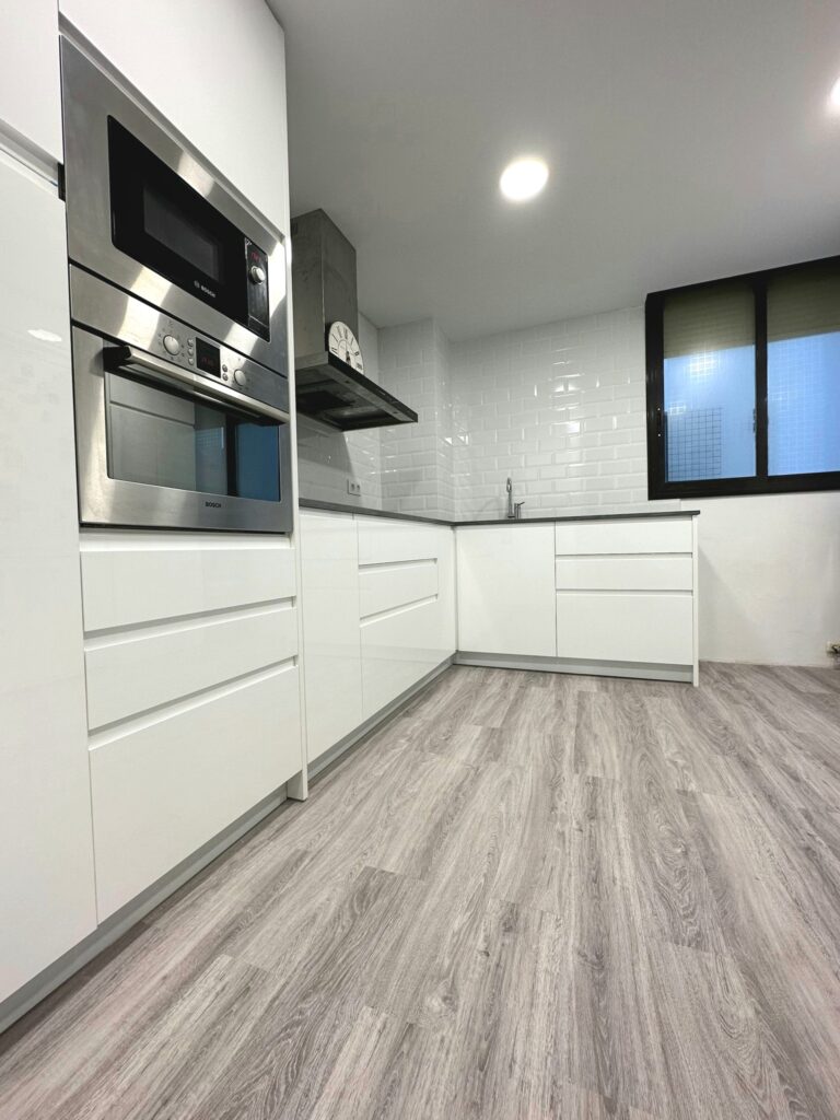 Cocina renovada y funcional en Rubí