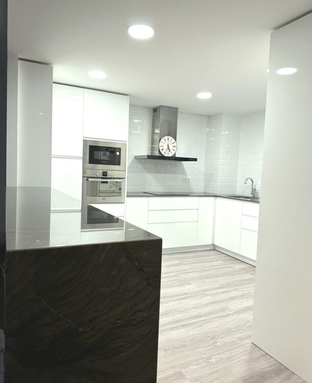 Cocina renovada y funcional en Rubí