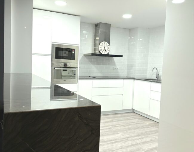 Cocina renovada y funcional en Rubí