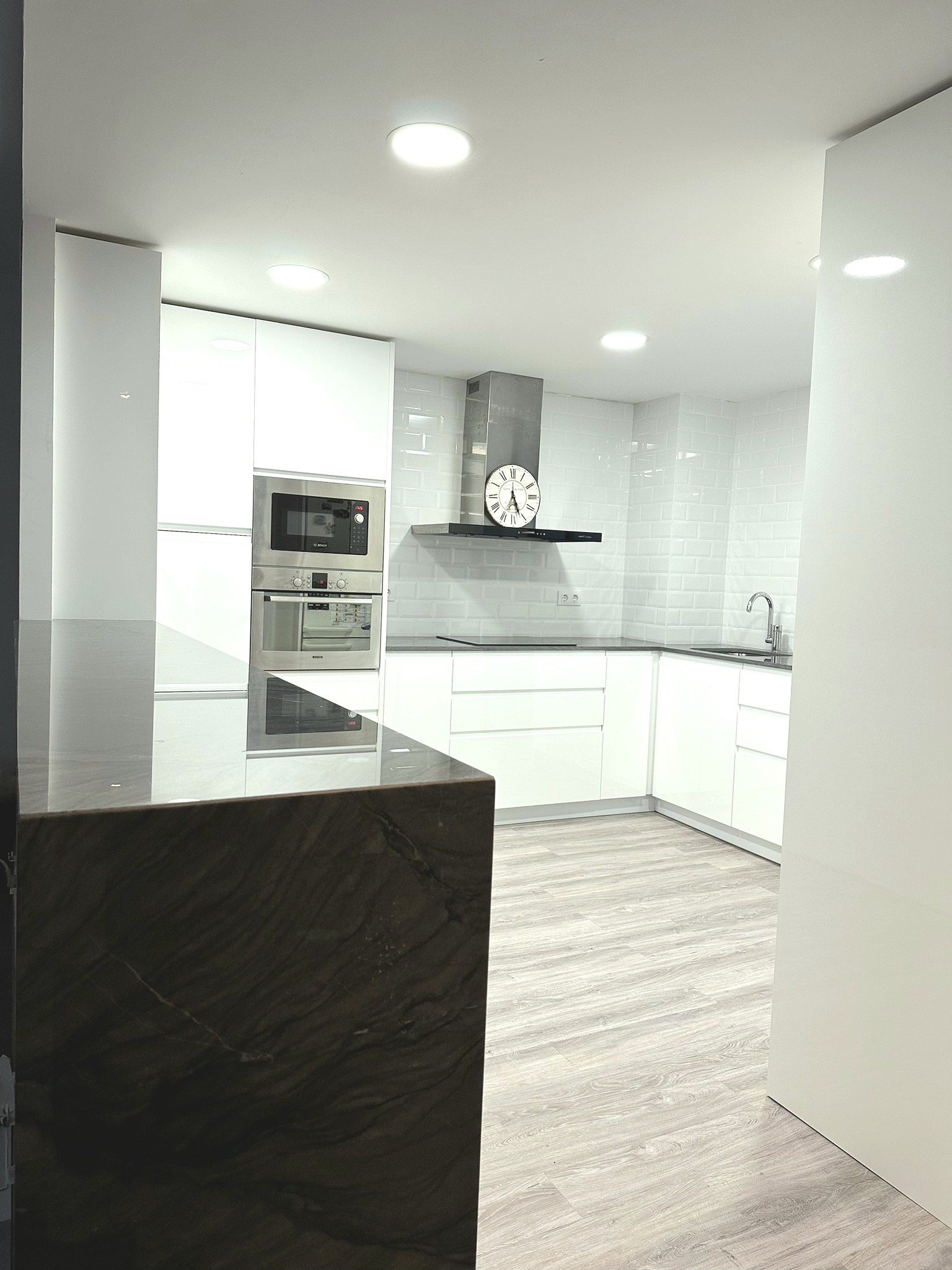 Cocina renovada y funcional en Rubí