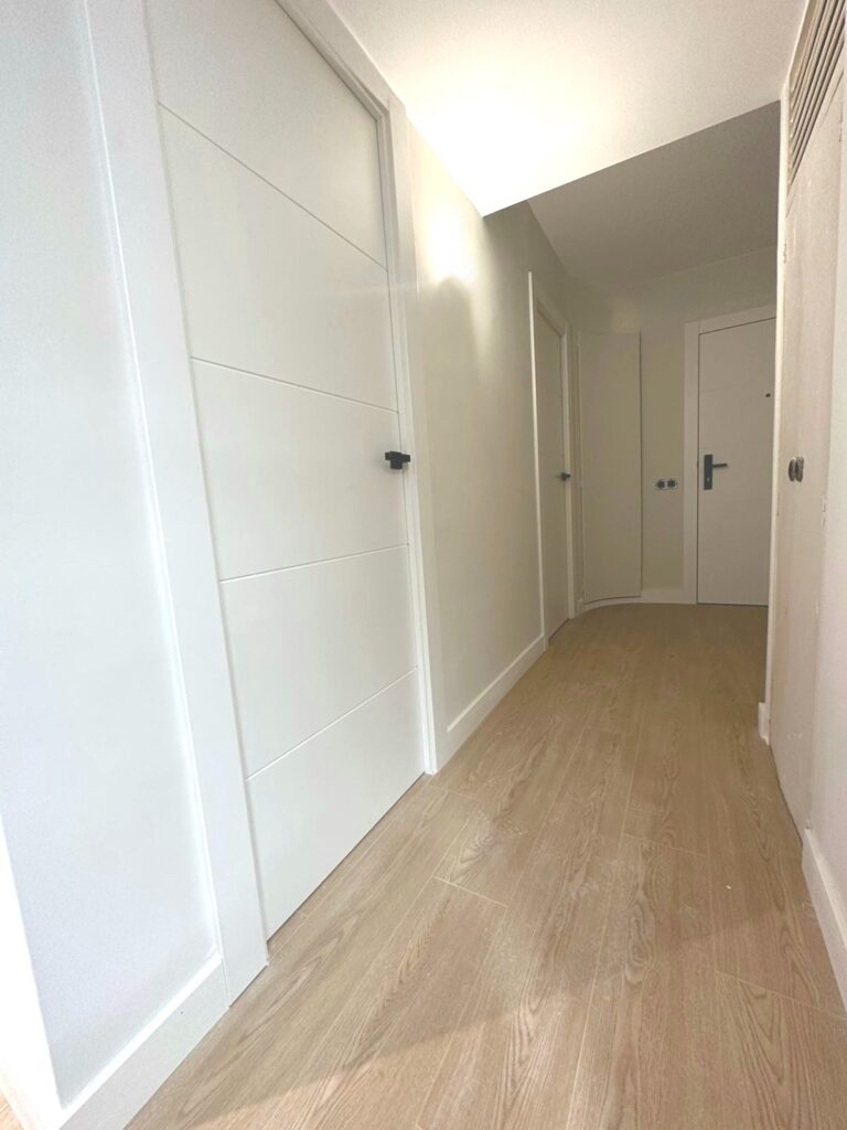 En Grup Innova acompañamos cada reforma desde el primer plano hasta el último detalle. Si estás pensando en dar un paso hacia el hogar que realmente necesitas, estamos aquí para ayudarte a hacerlo realidad.