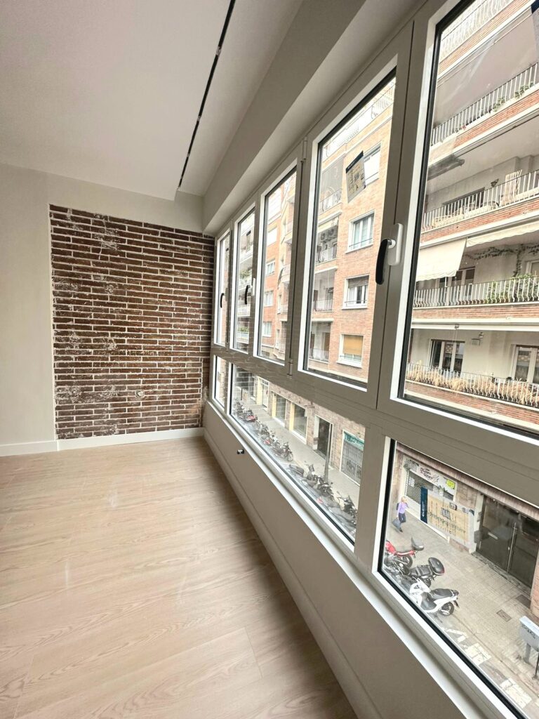 En Grup Innova acompañamos cada reforma desde el primer plano hasta el último detalle. Si estás pensando en dar un paso hacia el hogar que realmente necesitas, estamos aquí para ayudarte a hacerlo realidad.