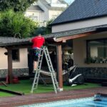 En este proyecto exterior realizado para Santiago en su vivienda de Pallejà, el objetivo era claro: mejorar la seguridad, funcionalidad y estética del acceso y el perímetro del jardín. Trabajamos con una combinación de soluciones duraderas y materiales de alta calidad para conseguir un resultado equilibrado y práctico.