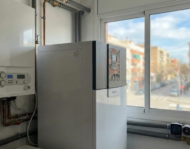 En los últimos años, el paisaje energético de Cataluña ha cambiado drásticamente. Si vives en el área metropolitana, concretamente en localidades como Sant Boi de Llobregat o Barcelona capital, es probable que te encuentres en la encrucijada de renovar tu sistema de calefacción. La duda es recurrente y totalmente lógica: ¿sigue valiendo la pena apostar por la caldera tradicional o es momento de dar el salto a la bomba de calor?