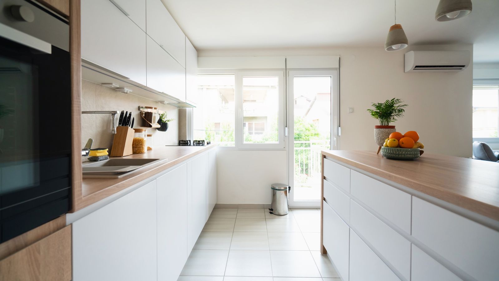 Sant Cugat es sinónimo de calidad de vida, luz y espacios amplios. Sin embargo, cuando llega el momento de la reforma, surge la pregunta que divide a las familias: ¿Tiramos la pared de la cocina?