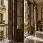 Persianas, patios y galerías: descubre las soluciones inteligentes de la arquitectura tradicional que siguen inspirando las reformas actuales.